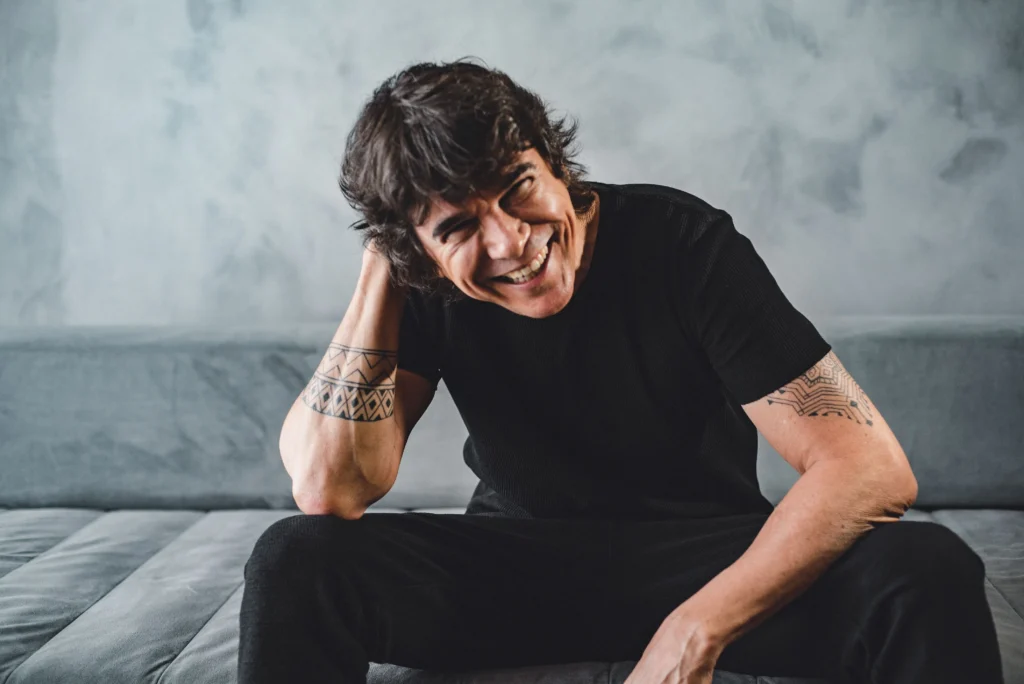 Milton Guedes convierte el Teatro Rival en pista de baile