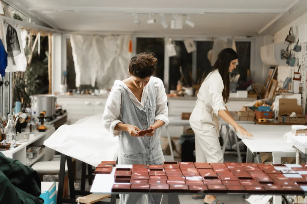 Irmãs Gelli estreiam individual em SP com meia tonelada de cera Irmãs Gelli estreiam individual em SP com meia tonelada de cera