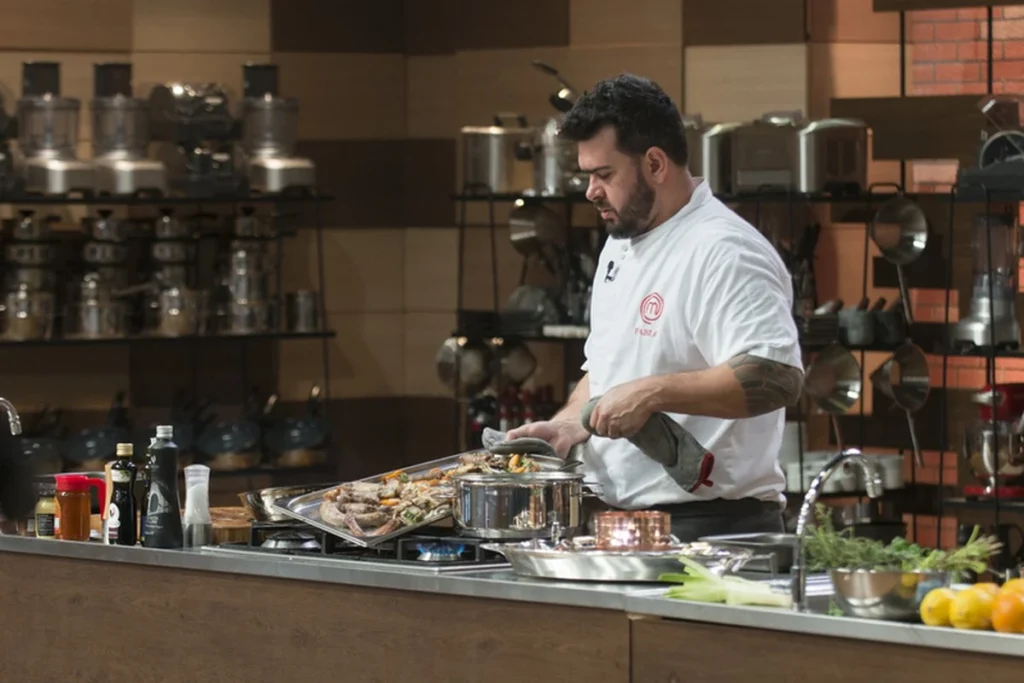 Chef campeão do MasterChef faz aula show em Sorocaba
