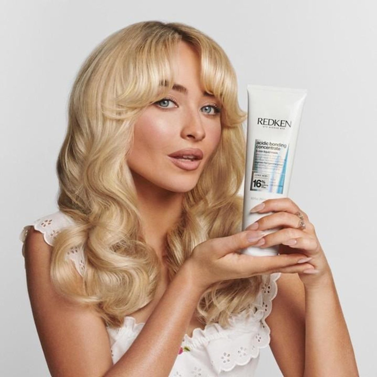 O segredo do loiro de Sabrina Carpenter no Brasil