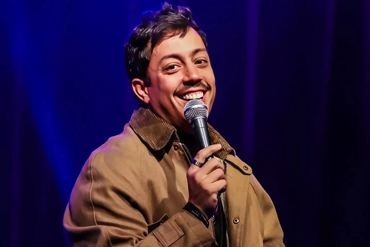Renato Albani leva seu stand-up de sucesso a Petrópolis e Caxias