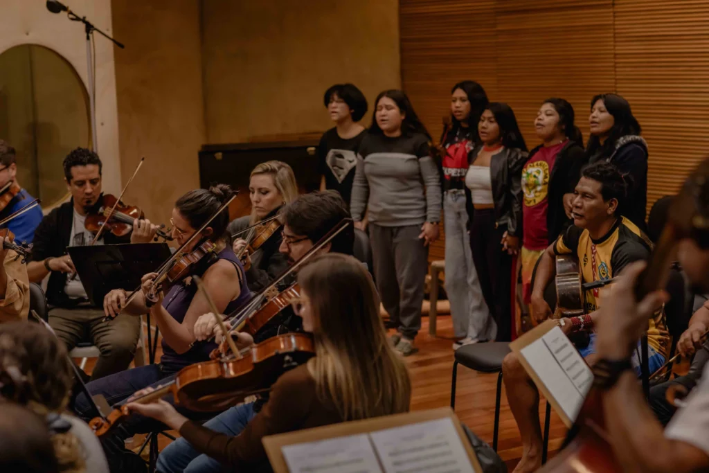 Coro Guarani Mbya y Orquesta ALMAI fusionan voces en álbum sinfónico