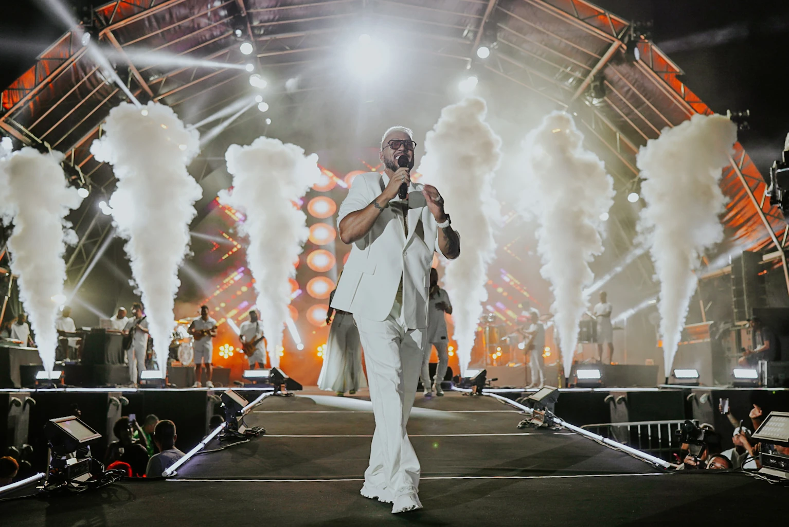 Belo brings his greatest hits to the dancefloor in Rio