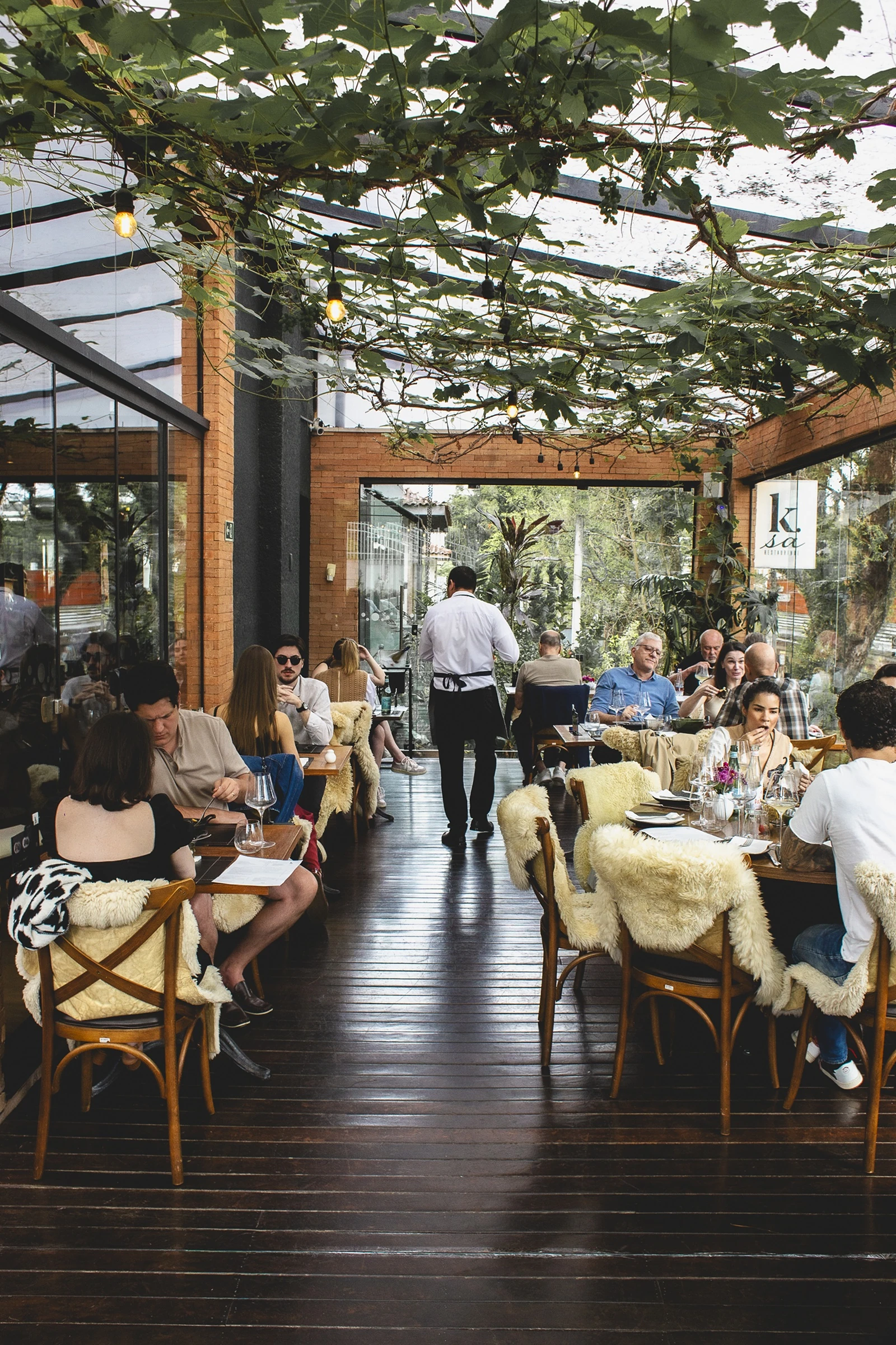 O mar encontra a brasa no Oyster Bar do K.Sa
