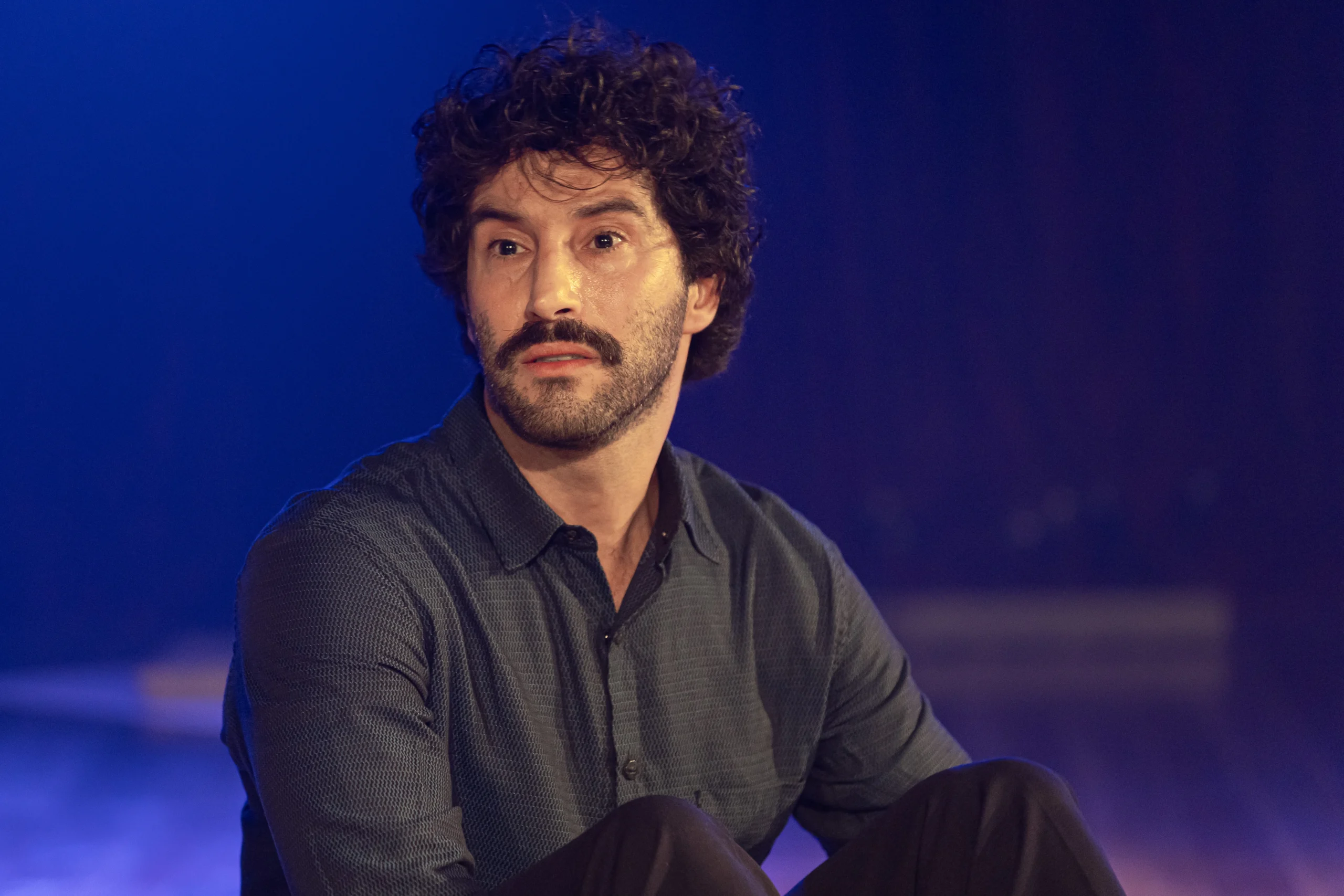 Solo “PAI”, de Guilherme Logullo, retorna ao Rio em abril