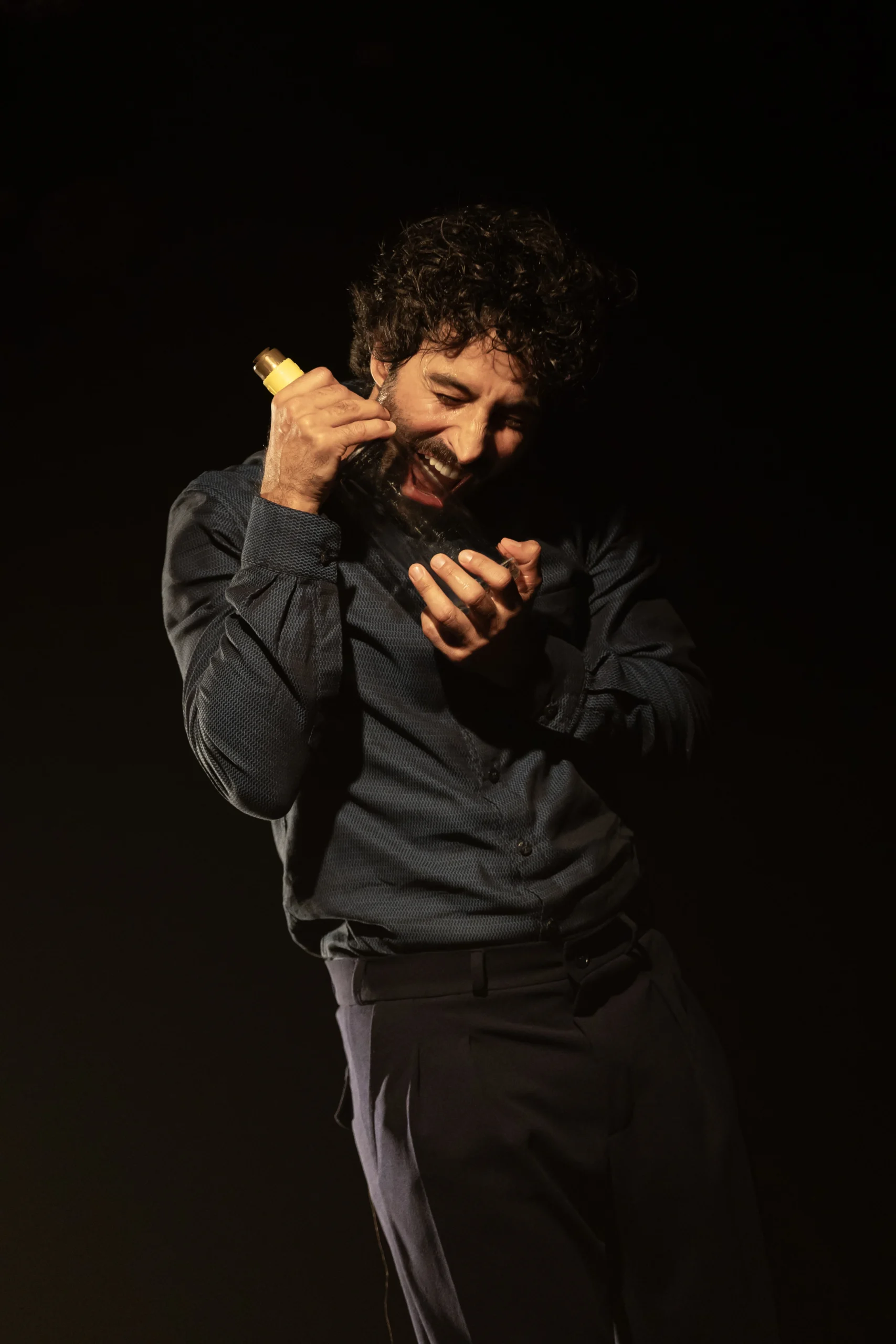 Solo “PAI”, de Guilherme Logullo, retorna ao Rio em abril