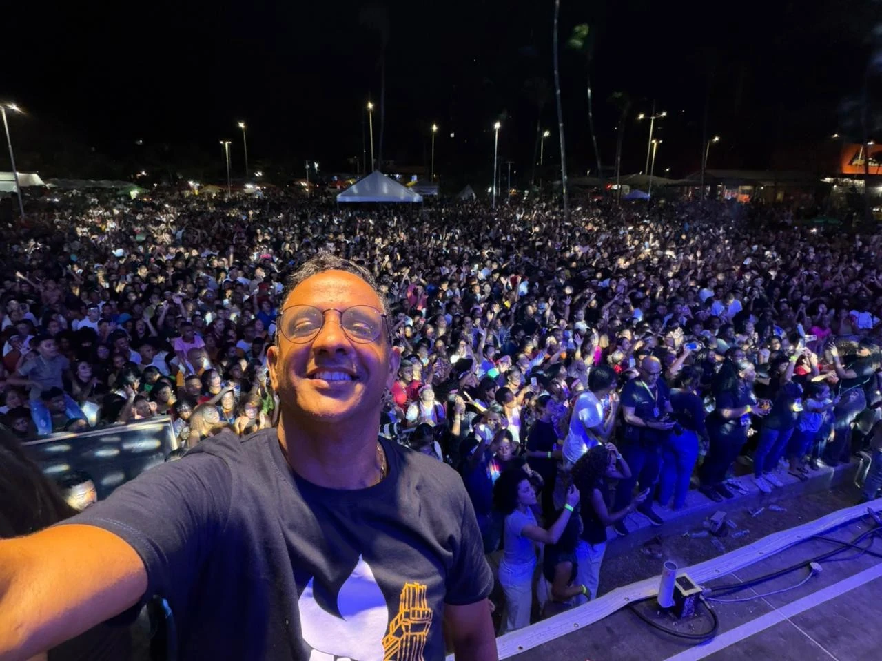 30,000 gather in Salvador for praise and worship fest