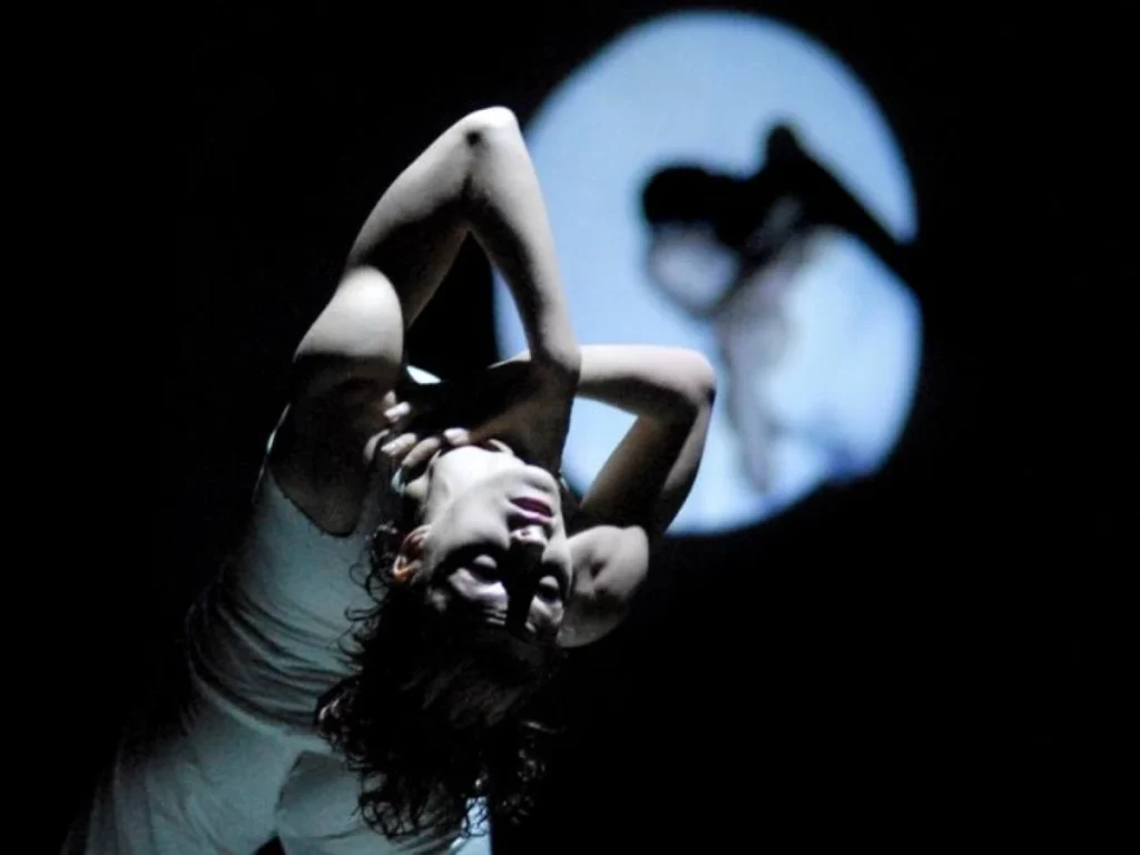 O corpo que dança há 20 anos — e não para de surpreender