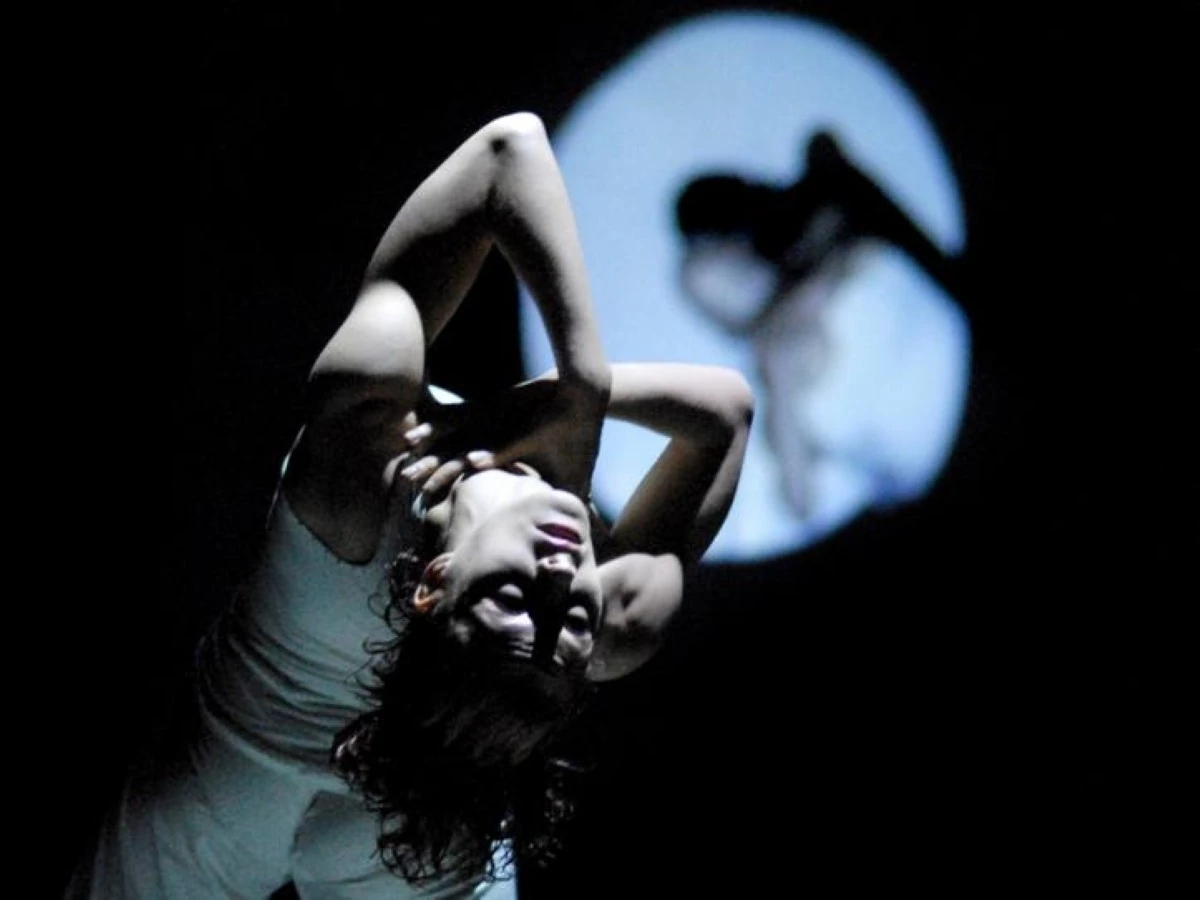 O corpo que dança há 20 anos — e não para de surpreender