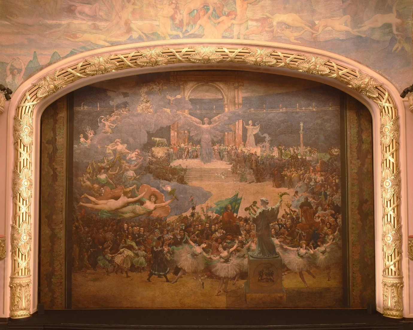 Visconti's Curtain Returns After 5 Years at Rio's Opera House 2 Visconti's Curtain Returns After 5 Years at Rio's Opera House