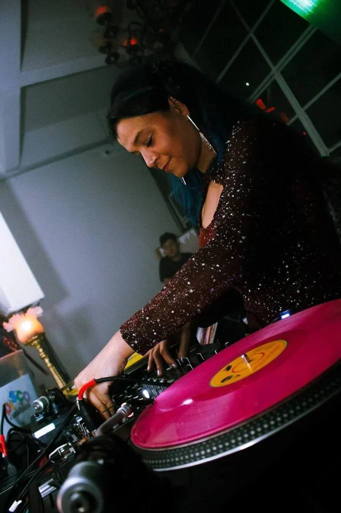 DJ Carlu abre sextas na Sala de Música do Notiê