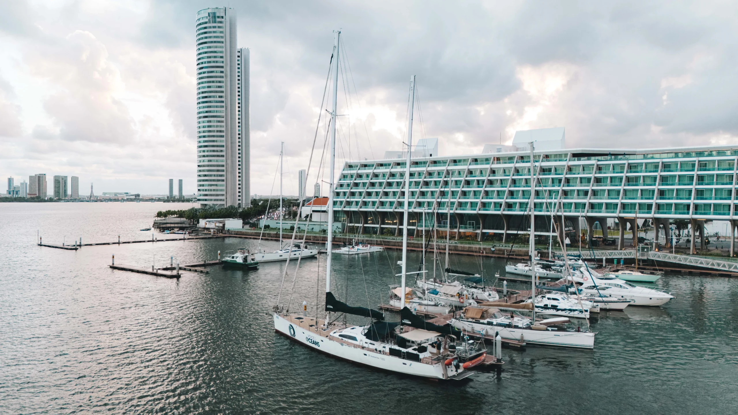 Familia Schurmann llega a Recife con la Voz de los Océanos