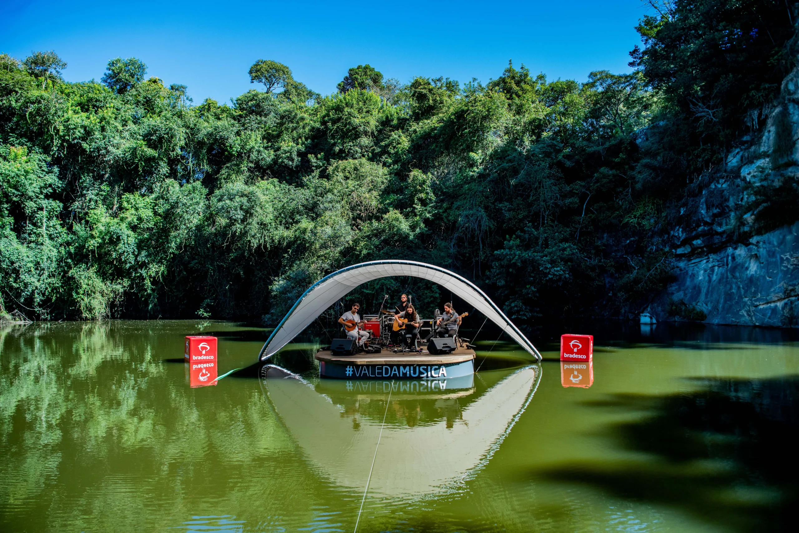 Ellas conquistan el Escenario Flotante en el Día de la Mujer