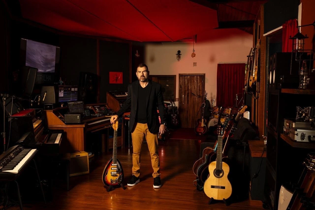 Plínio Profeta leva trilhas do cinema ao vivo ao Manouche