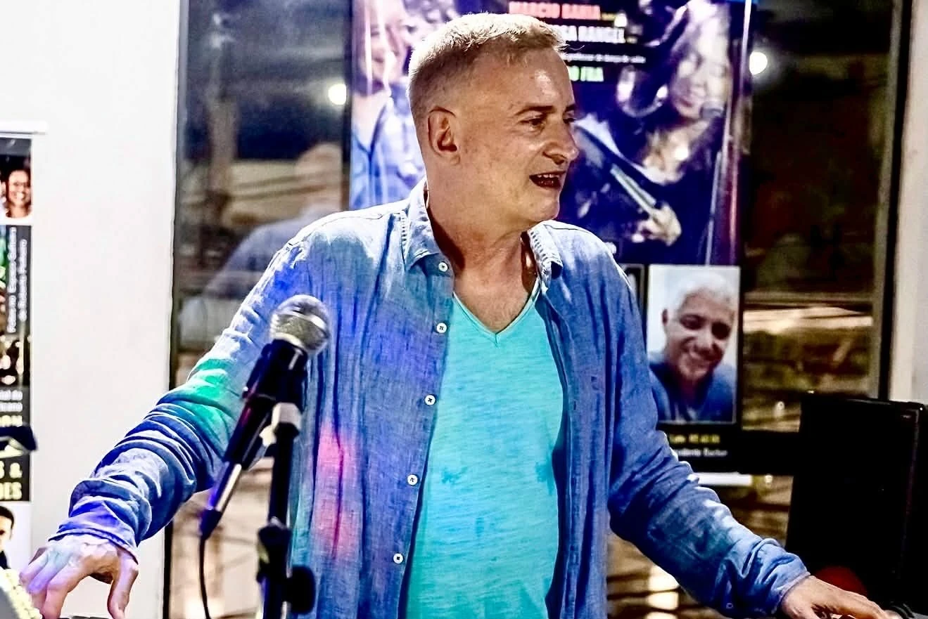 Marvio Ciribelli celebra Sérgio Mendes e Chico Buarque no Beco das Garrafas