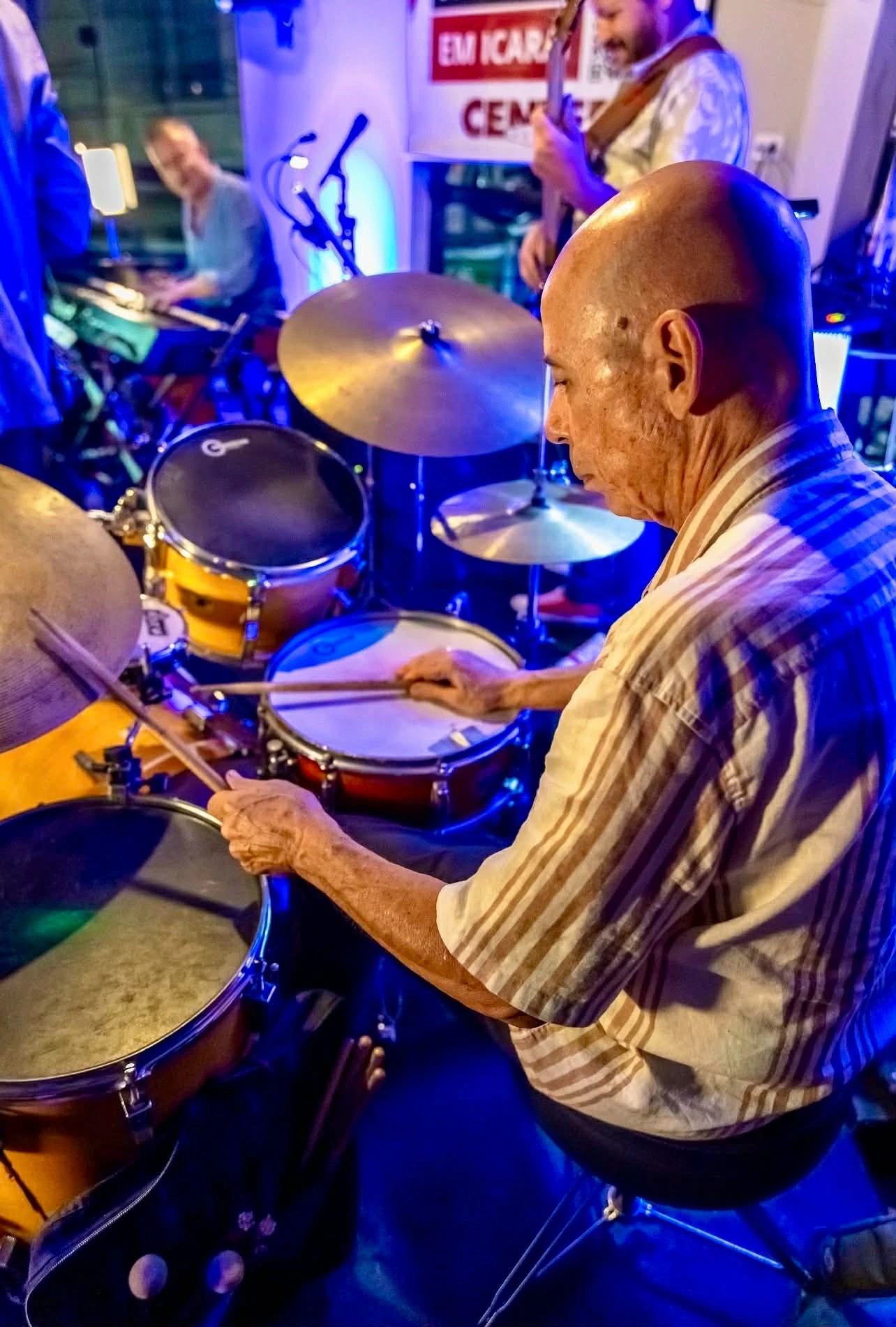 Marvio Ciribelli celebra Sérgio Mendes e Chico Buarque no Beco das Garrafas