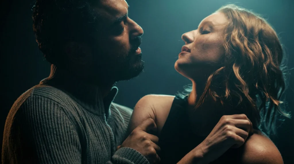 Lia Levin encena abuso com ator de Bacurau em clipe