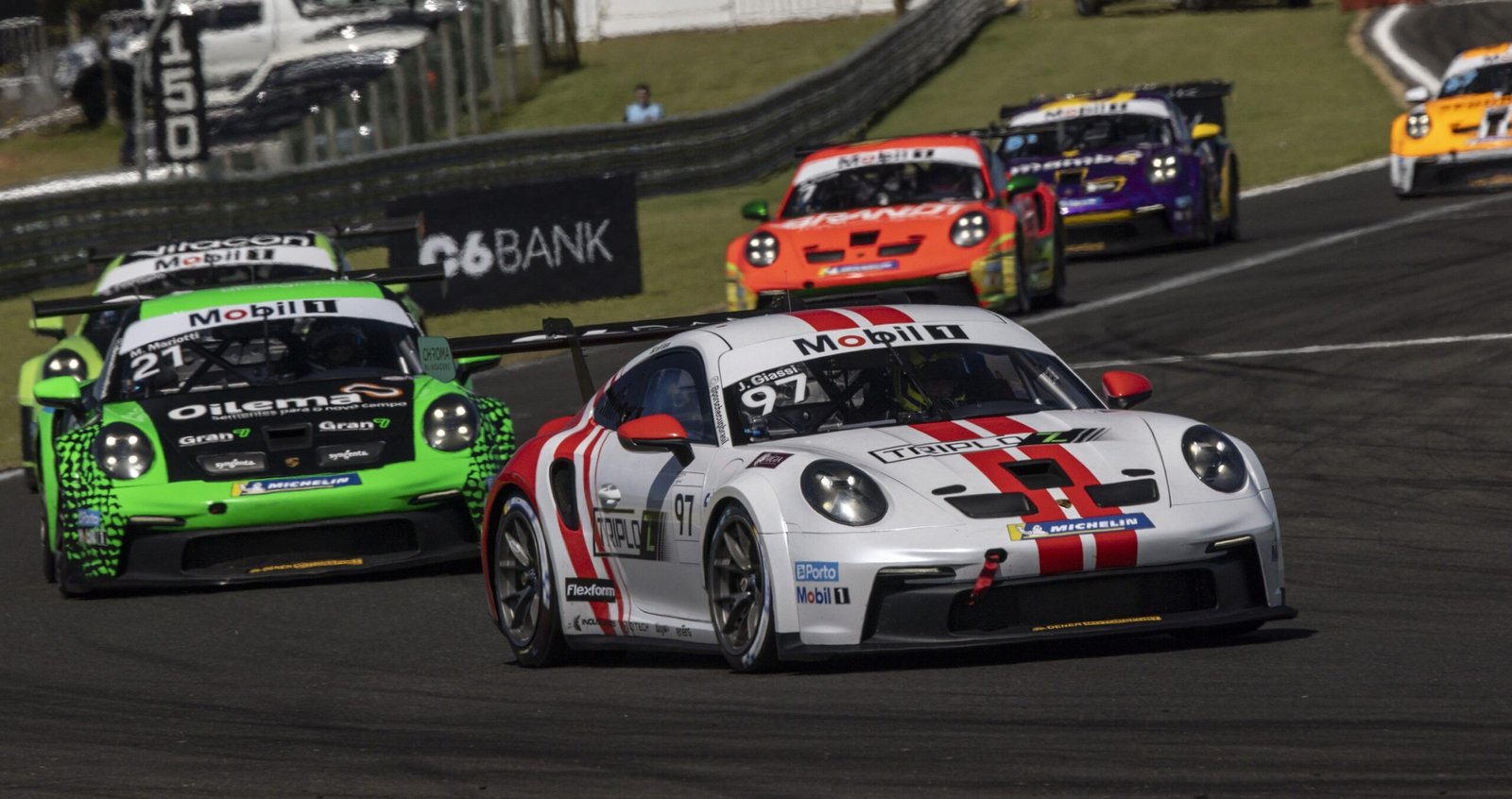 Giassi sube al podio y queda a 12 puntos del líder en la Porsche Cup - Foto: Divulgación
