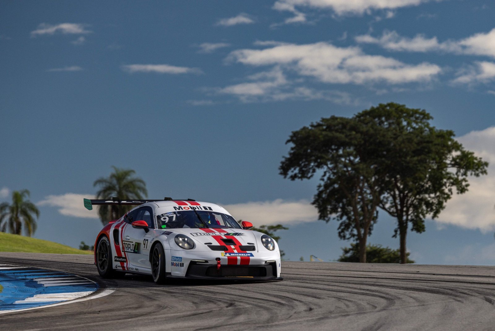 Giassi sube al podio y queda a 12 puntos del líder en la Porsche Cup - Foto: Divulgación
