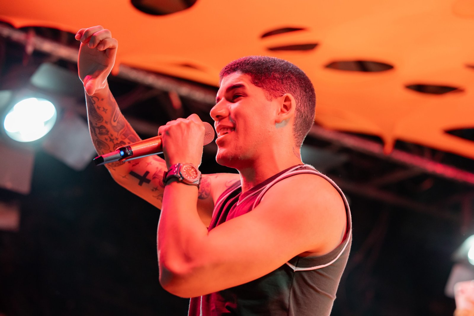 Zé Vaqueiro faz show surpresa na Rocinha e agita o Rio 1 Zé Vaqueiro faz show surpresa na Rocinha e agita o Rio - Foto: Divulgação