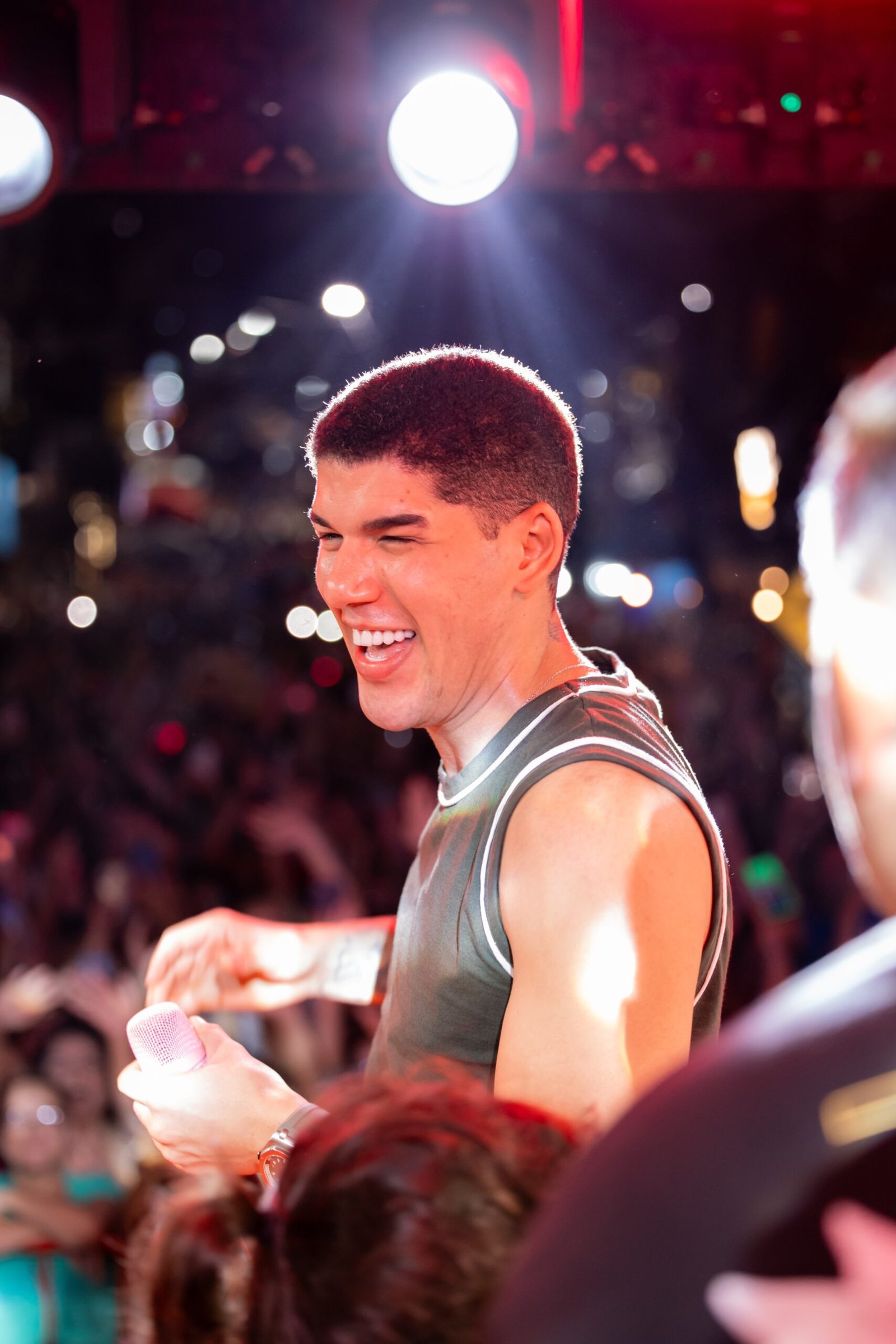 Zé Vaqueiro faz show surpresa na Rocinha e agita o Rio 2 Zé Vaqueiro faz show surpresa na Rocinha e agita o Rio - Foto: Divulgação