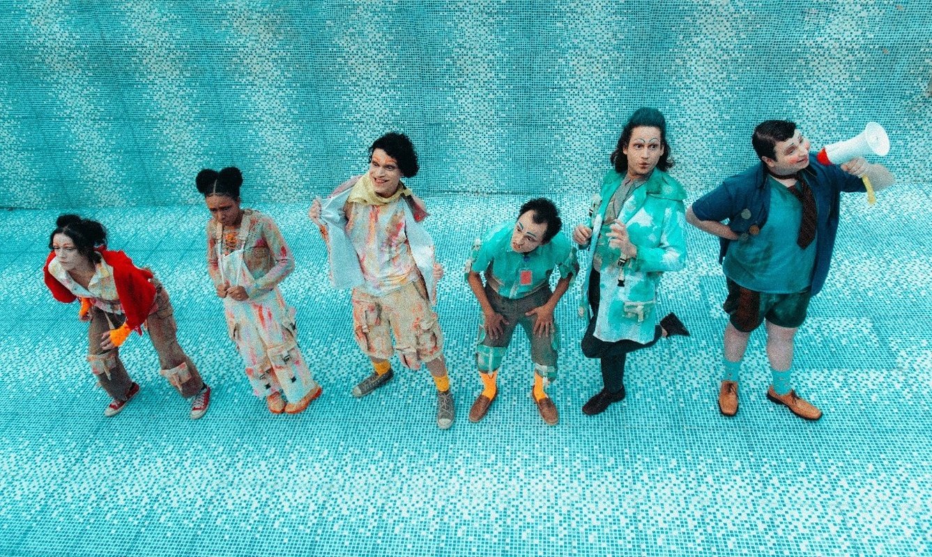 País Gambiarra: distopia carioca onde água é moeda