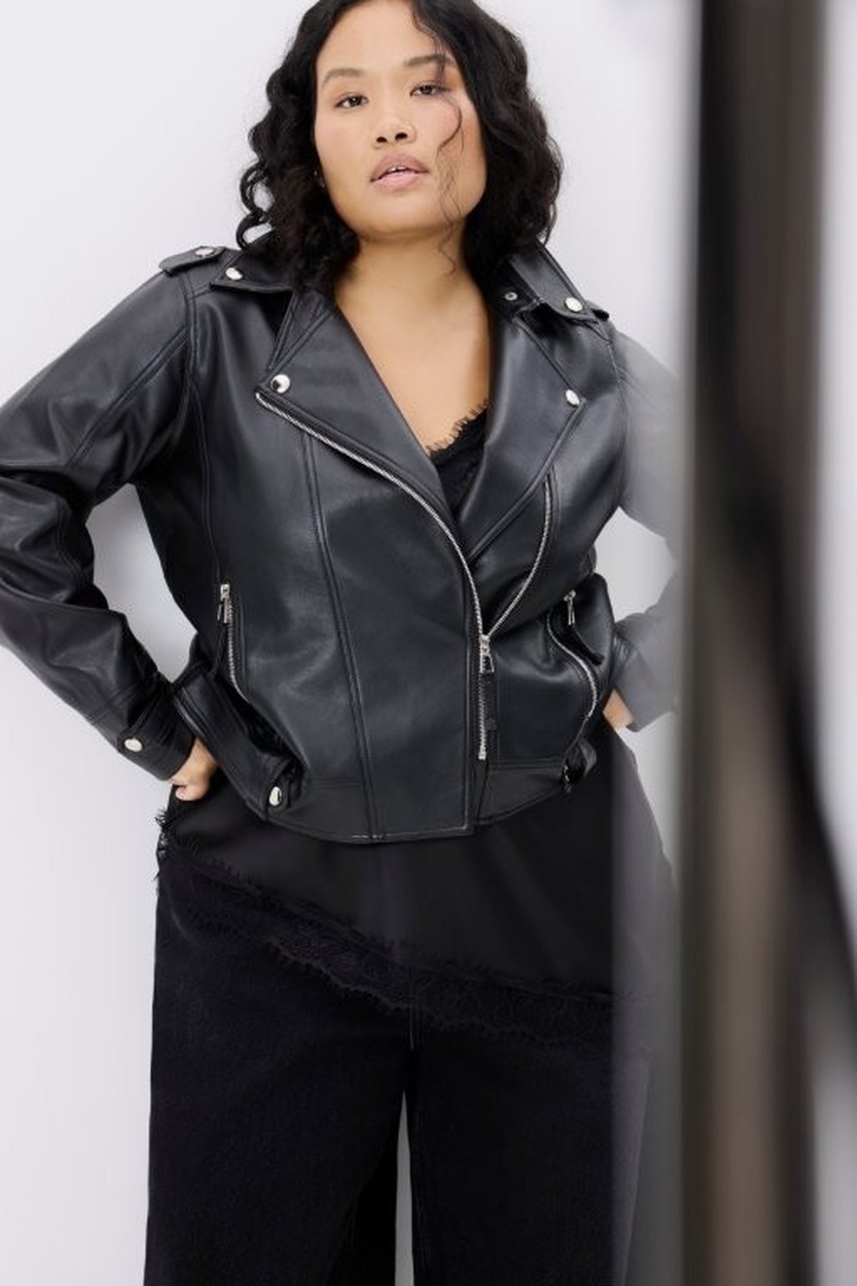 Ashua celebra 10 anos com coleção que homenageia corpos reais