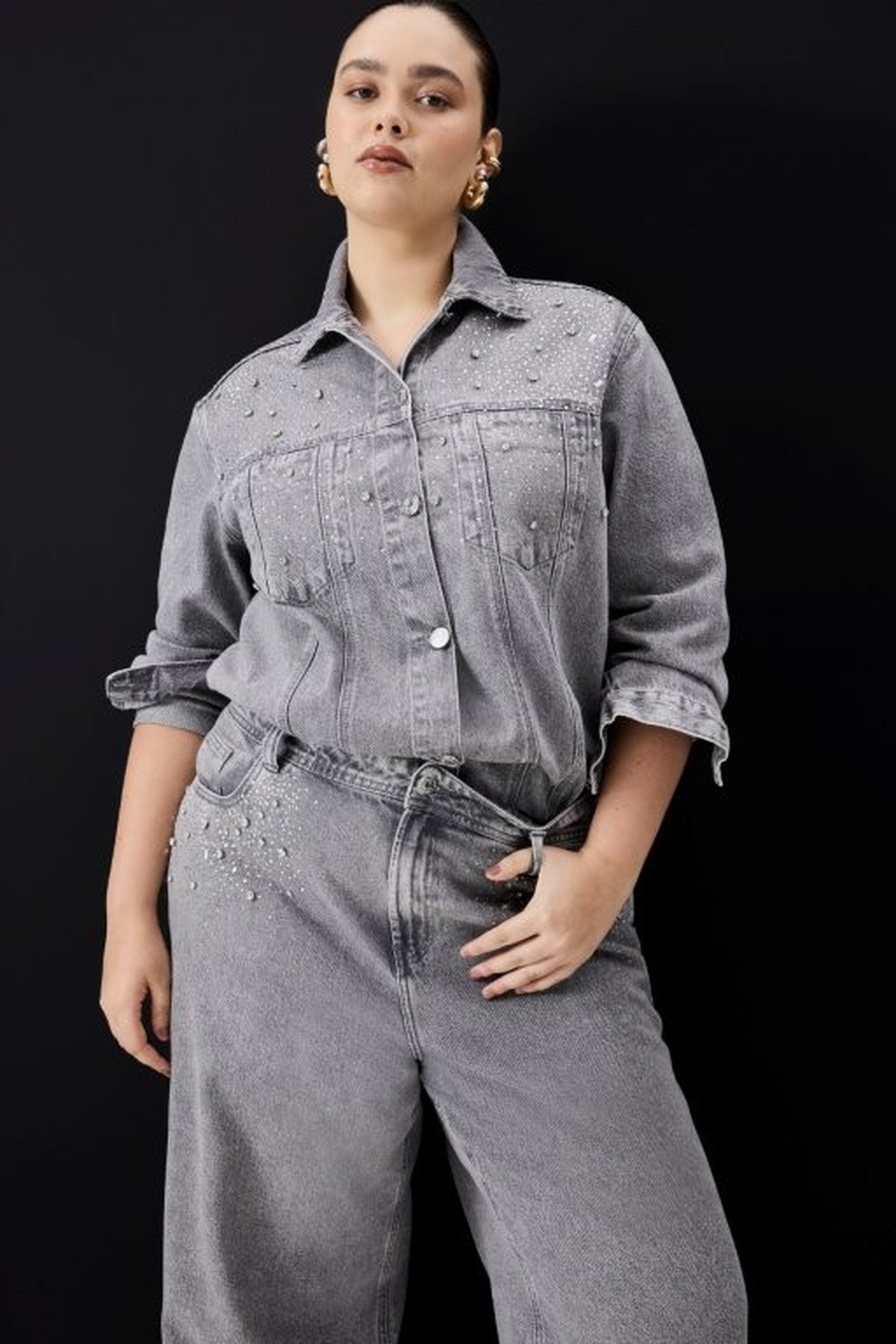 Ashua celebra 10 anos com coleção que homenageia corpos reais