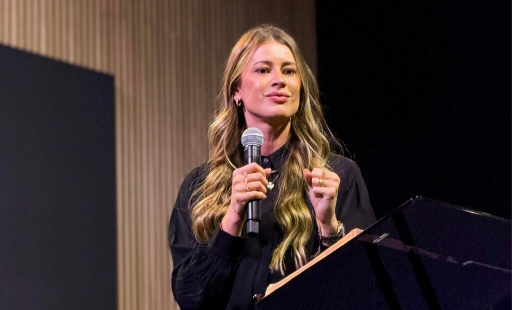 Empresária transforma fé e experiência pessoal em programa de desenvolvimento para mulheres