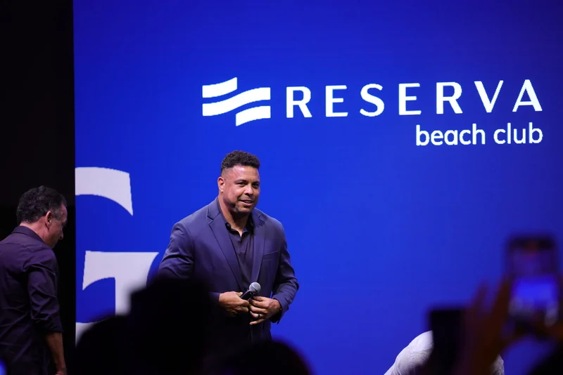 Ronaldo lanza club privado de tenis en Alphaville