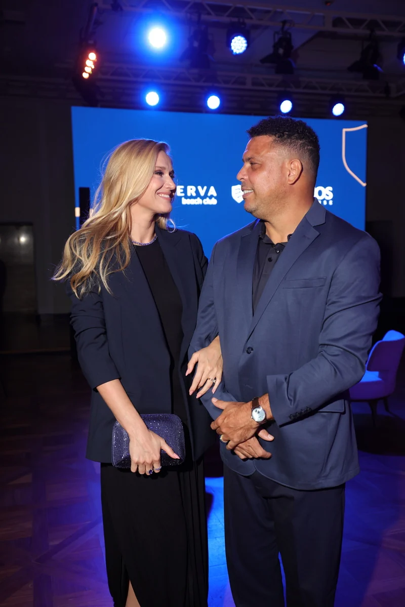 Ronaldo lanza club privado de tenis en Alphaville