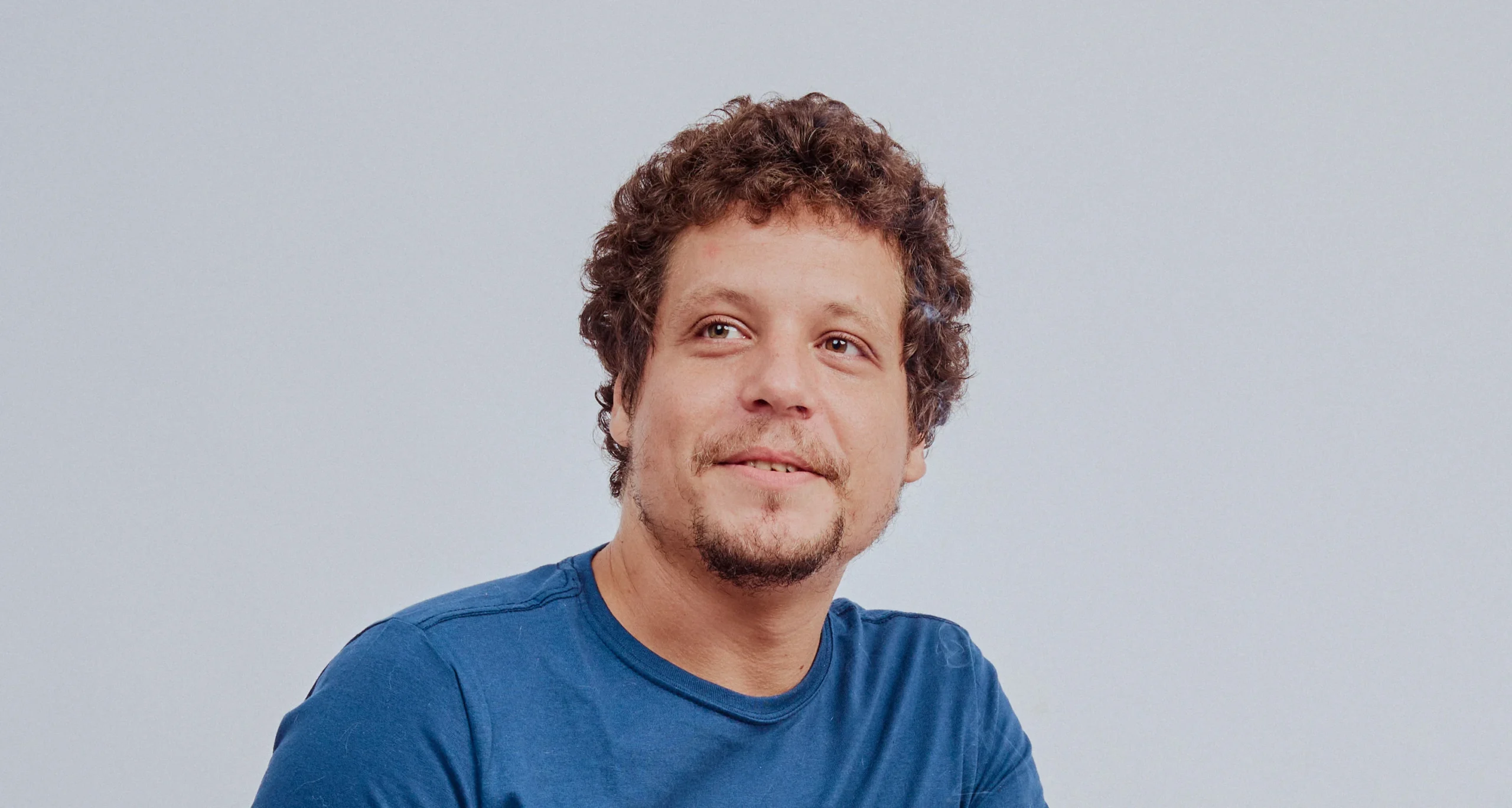 Chico Chico debuta en la literatura con "Pequenos Sigilos"
