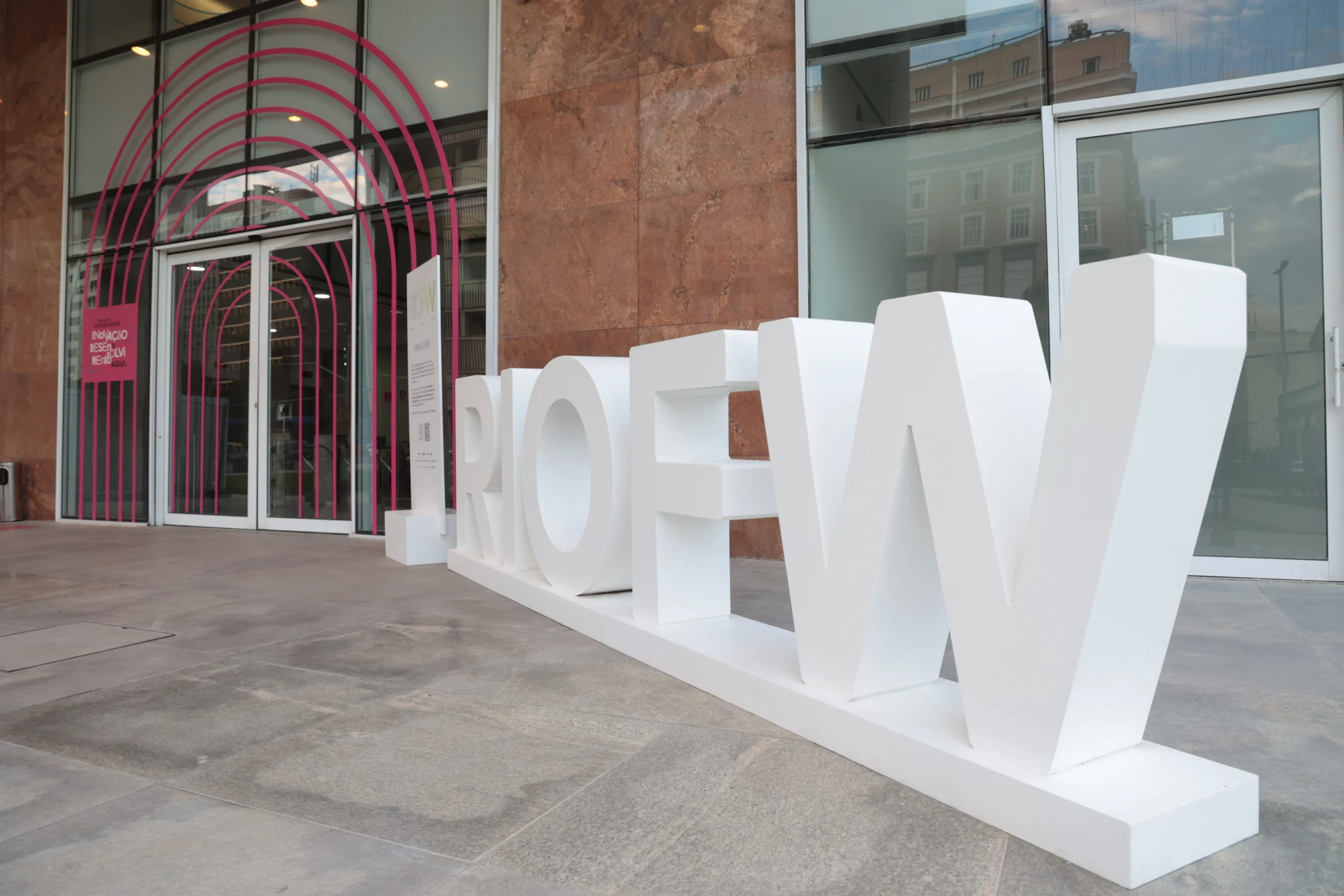 140 Senac RJ students go behind the scenes at RFW