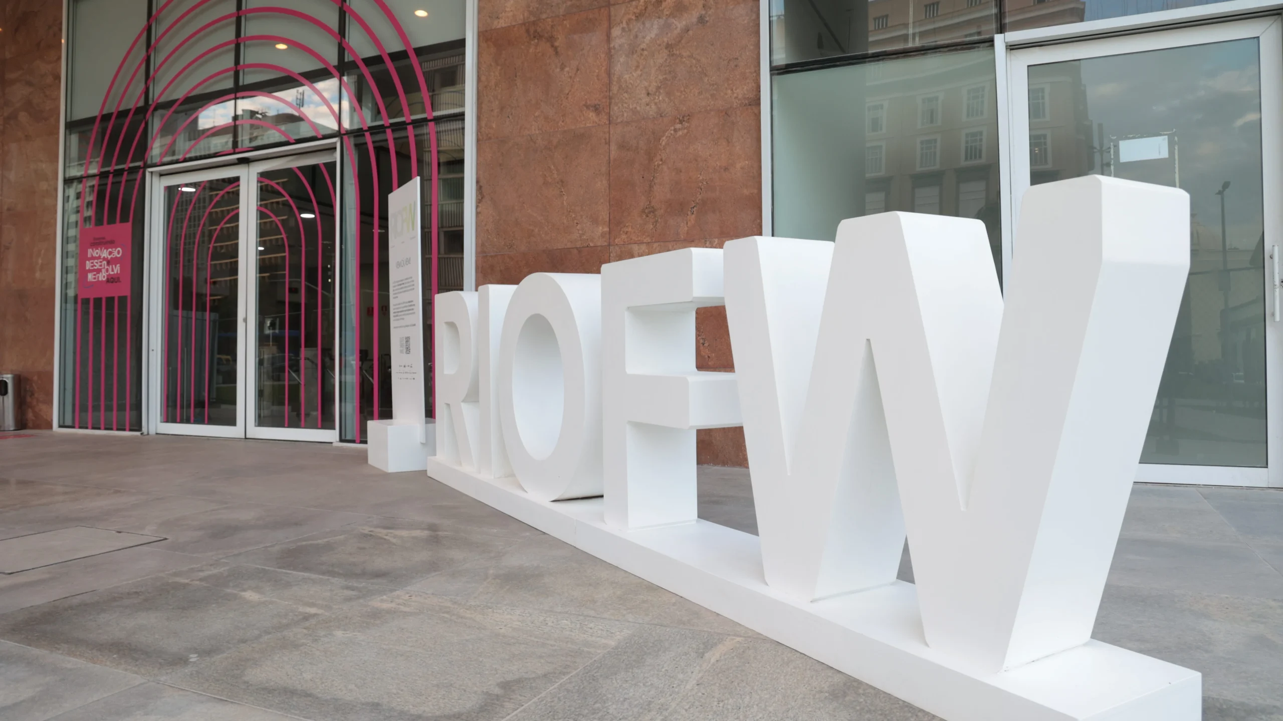 140 alumnos del Senac RJ conquistan el backstage del RFW