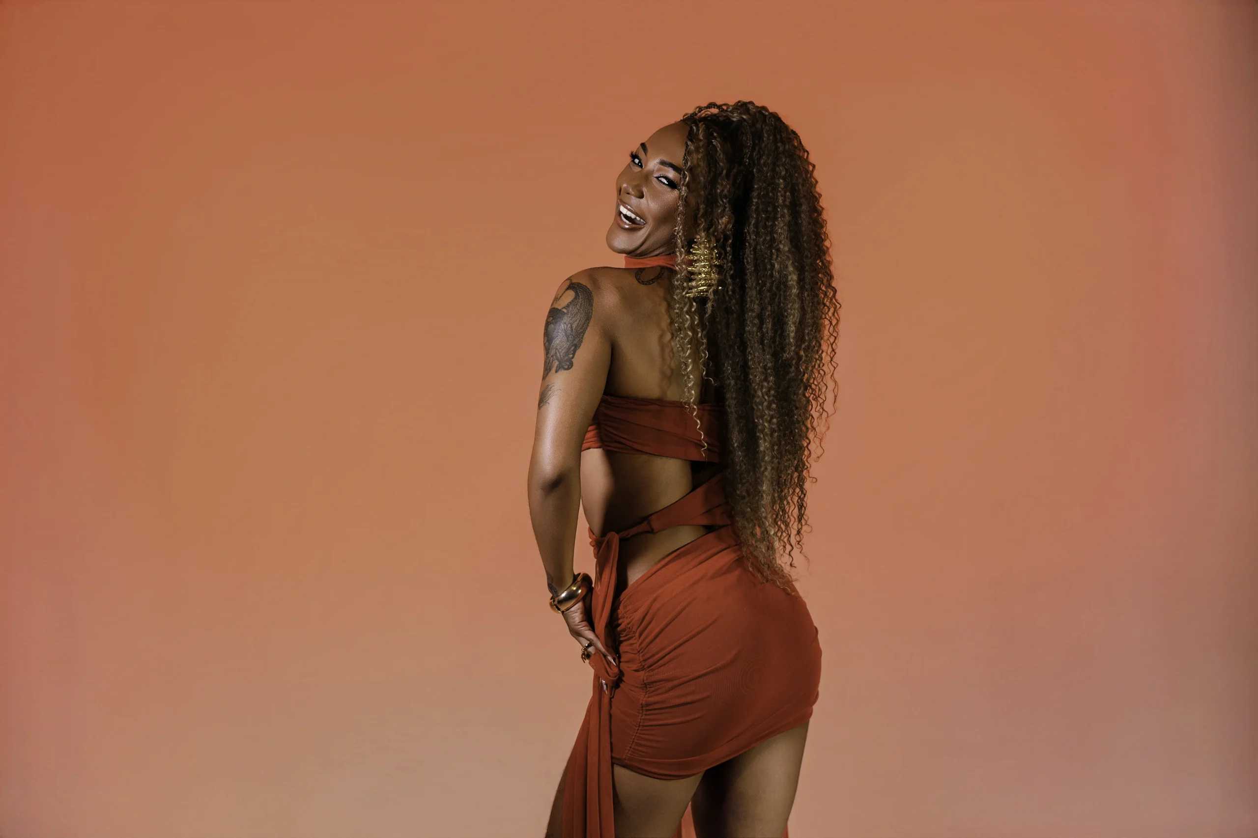 Mari Mola é a nova musa da União de Maricá em 2027