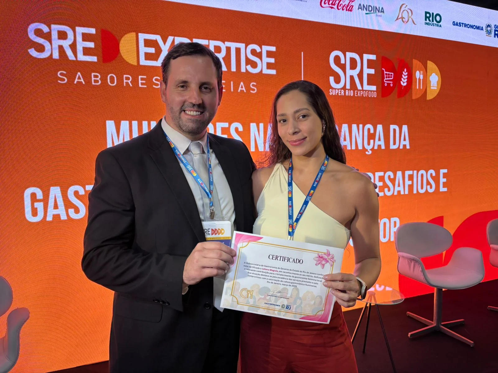 Juliana Magioli é homenageada em prêmio no Rio