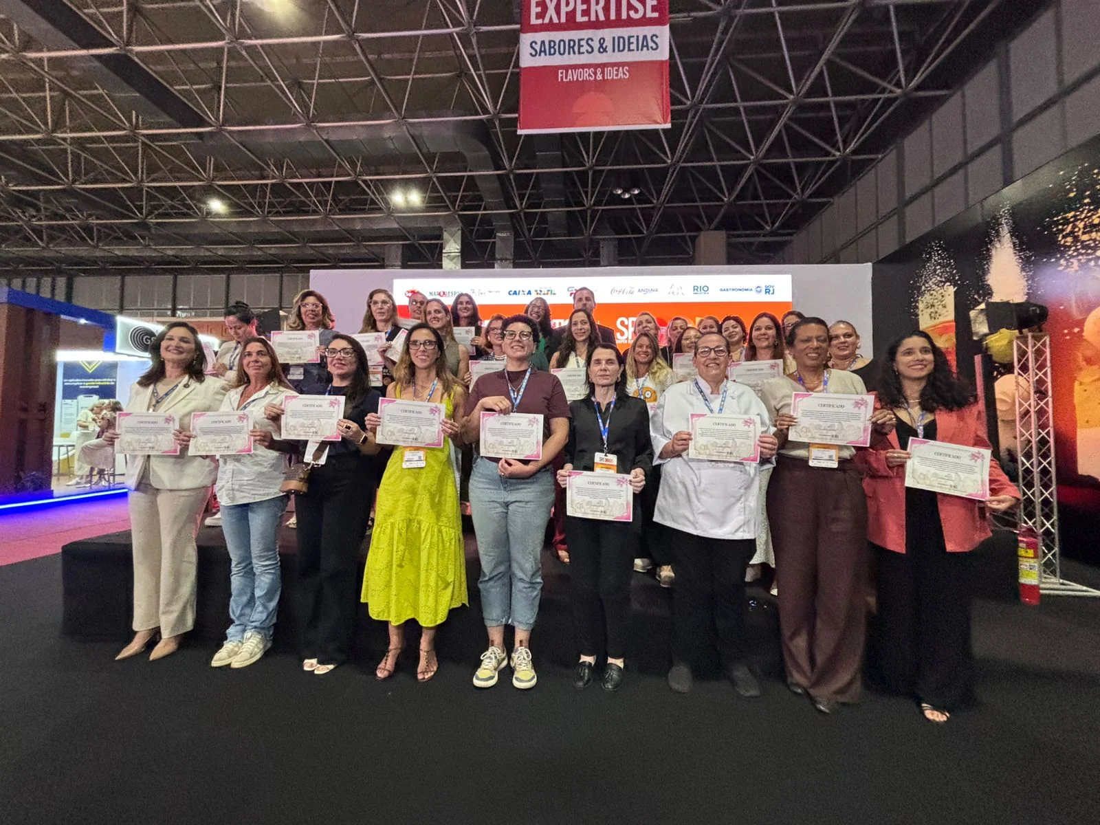 Juliana Magioli é homenageada em prêmio no Rio