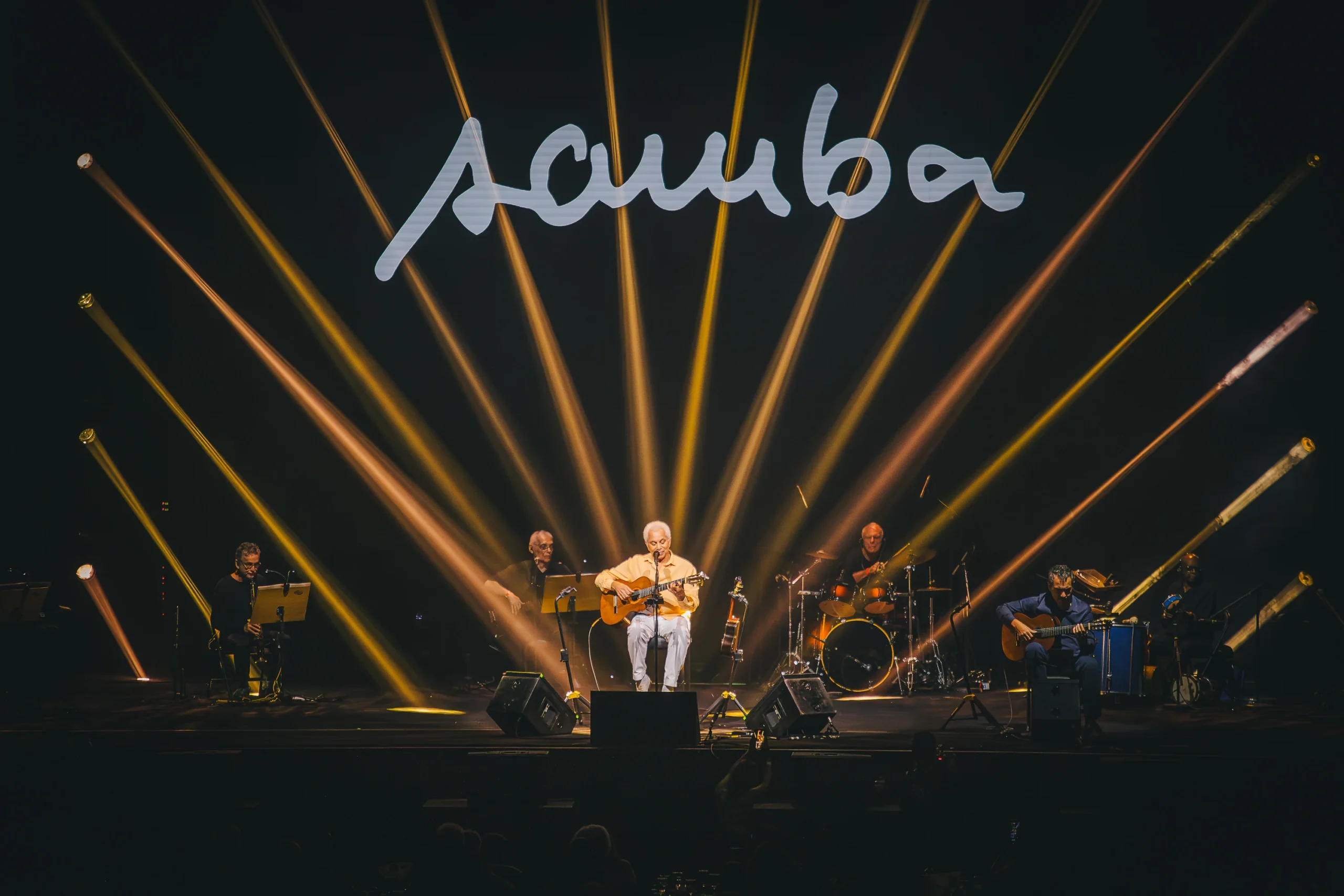 Paulinho da Viola acende "Quando o Samba Chama" no Rio