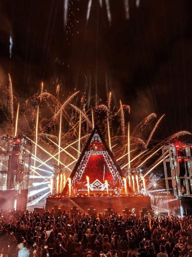 Alok desenha o Piauí no céu e doa R$ 1 mi em Teresina