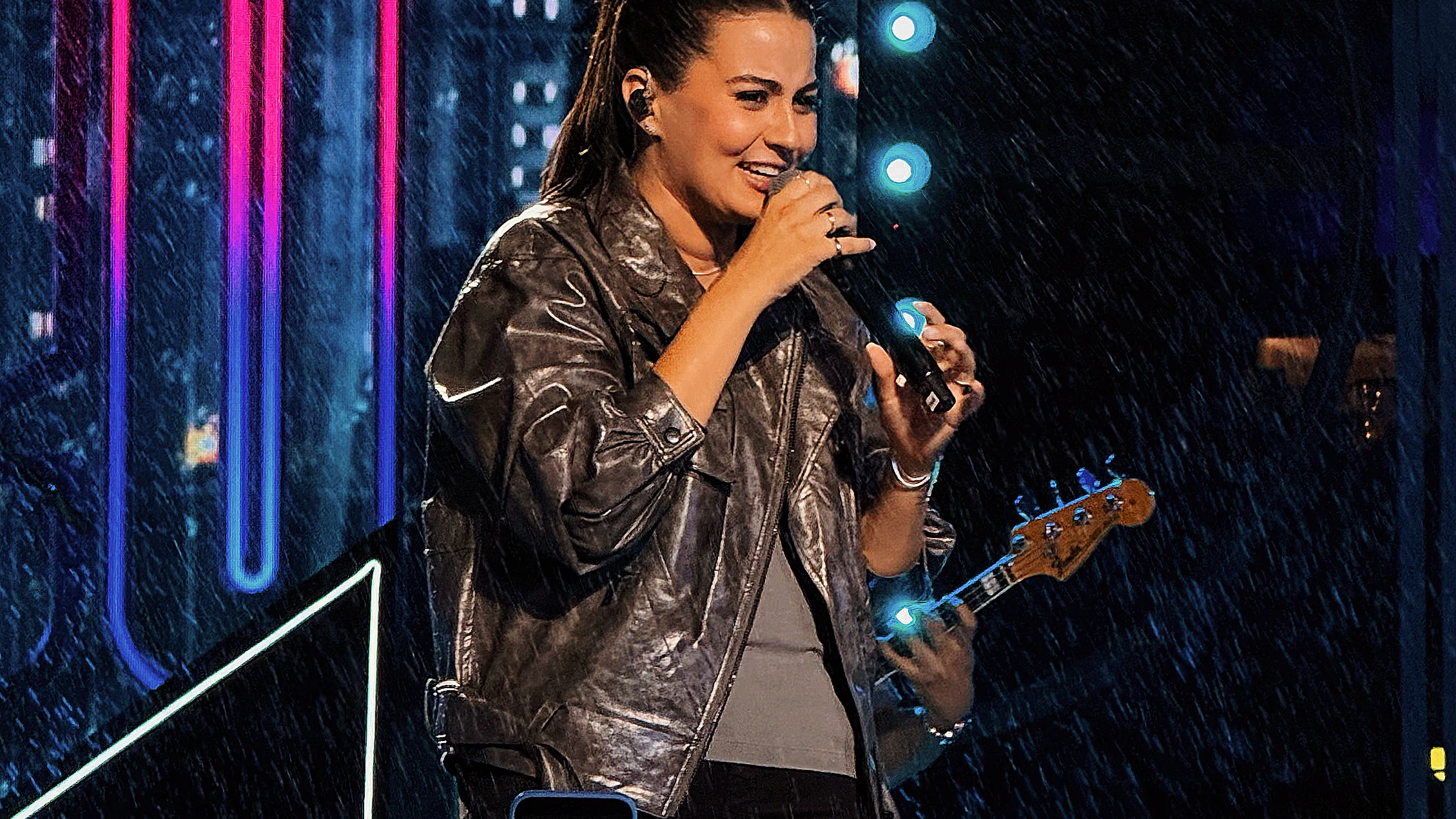 Bia Frazzo estreia no São João em Campina Grande e Petrolina