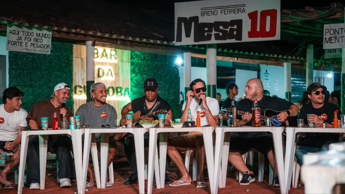 Breno Ferreira transforma bar em palco no “Mesa 10”