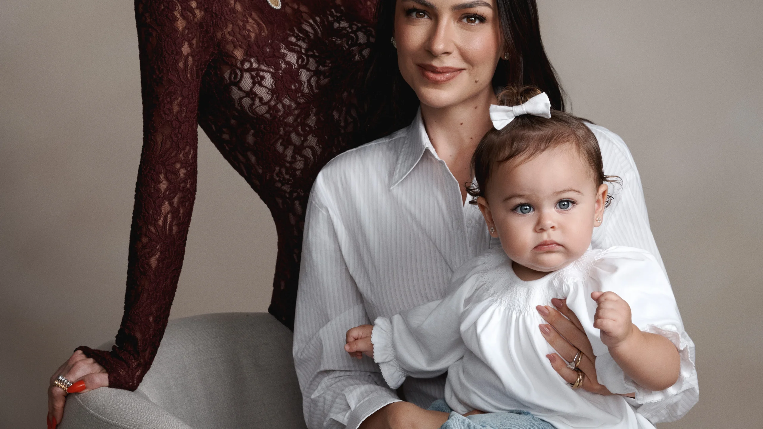 Carol Bassi lança coleção que transforma memória em moda