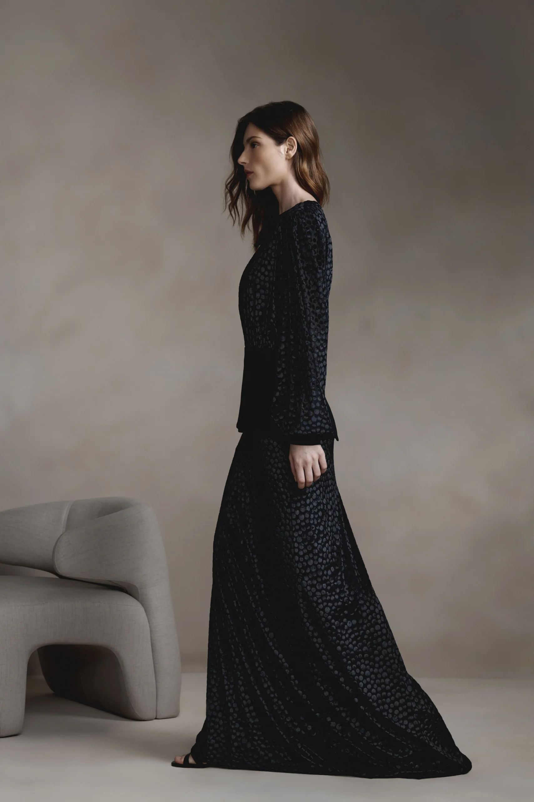 Carol Bassi lança coleção que transforma memória em moda