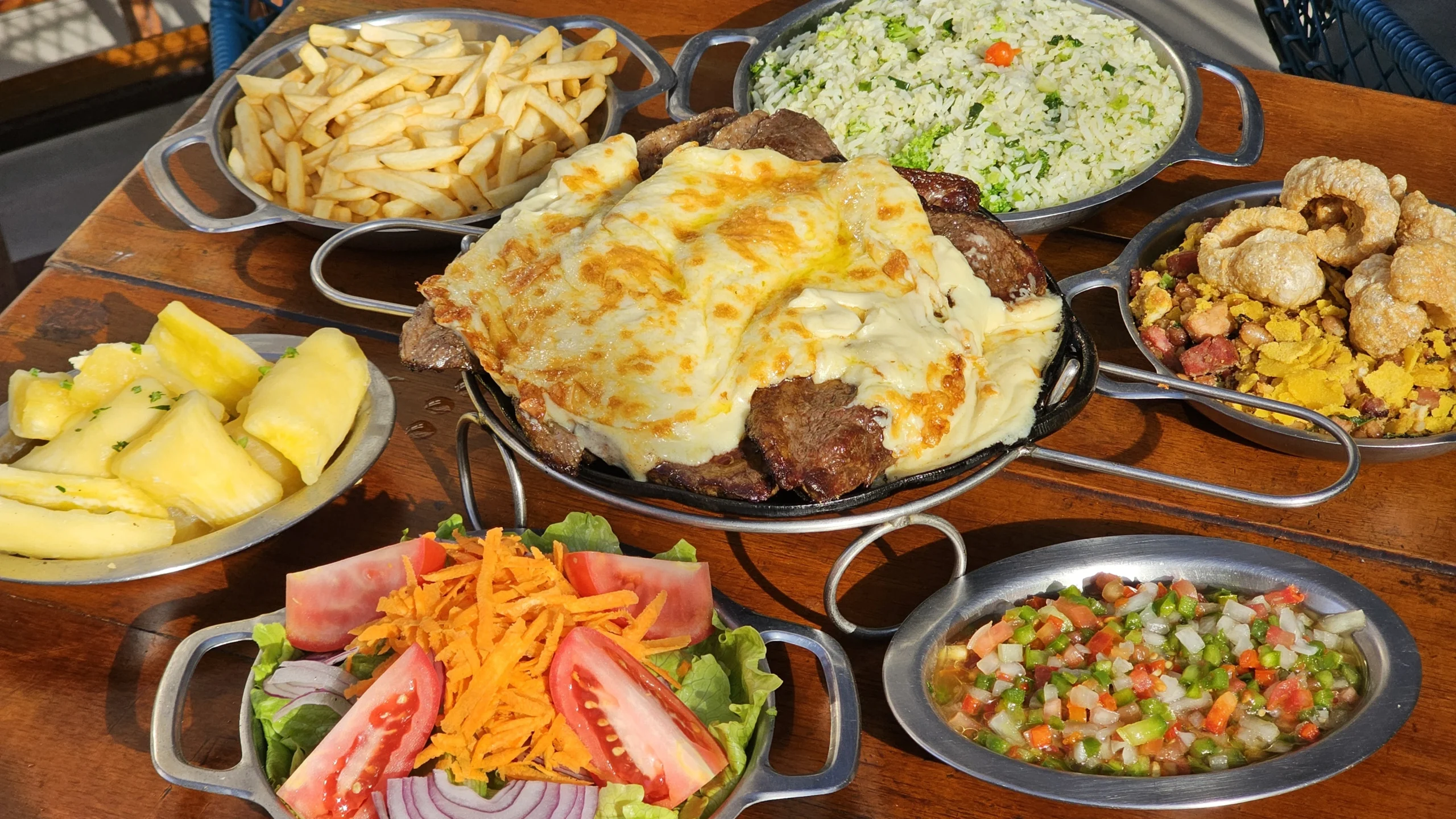 Carola transforma refeições em experiências coletivas