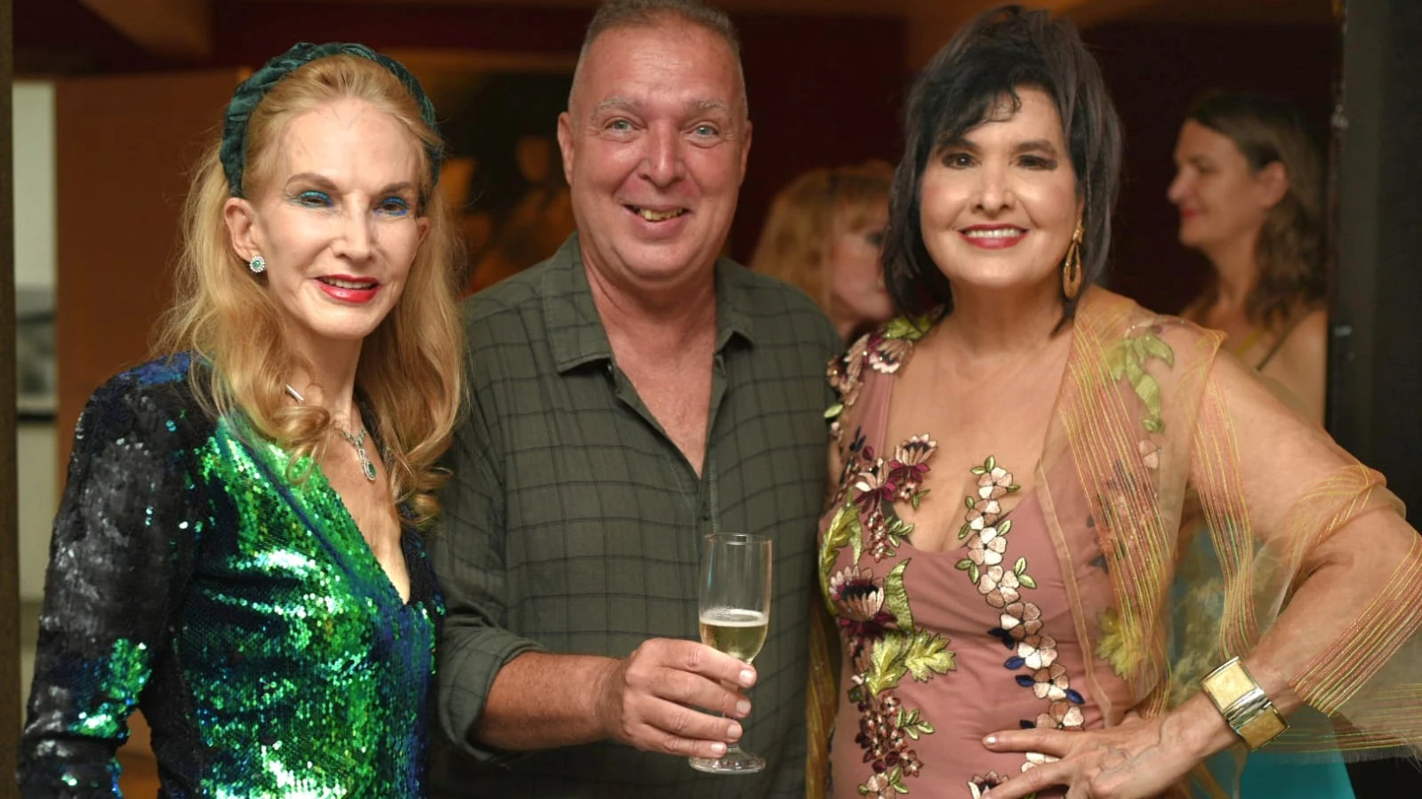 Christine Valença lança vinil e presenteia 80 convidados em Ipanema