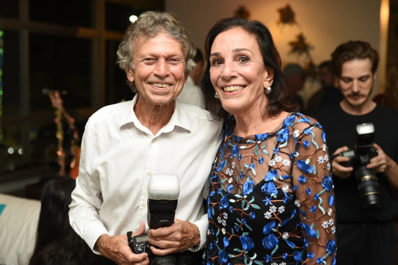 Christine Valença lança vinil e presenteia 80 convidados em Ipanema