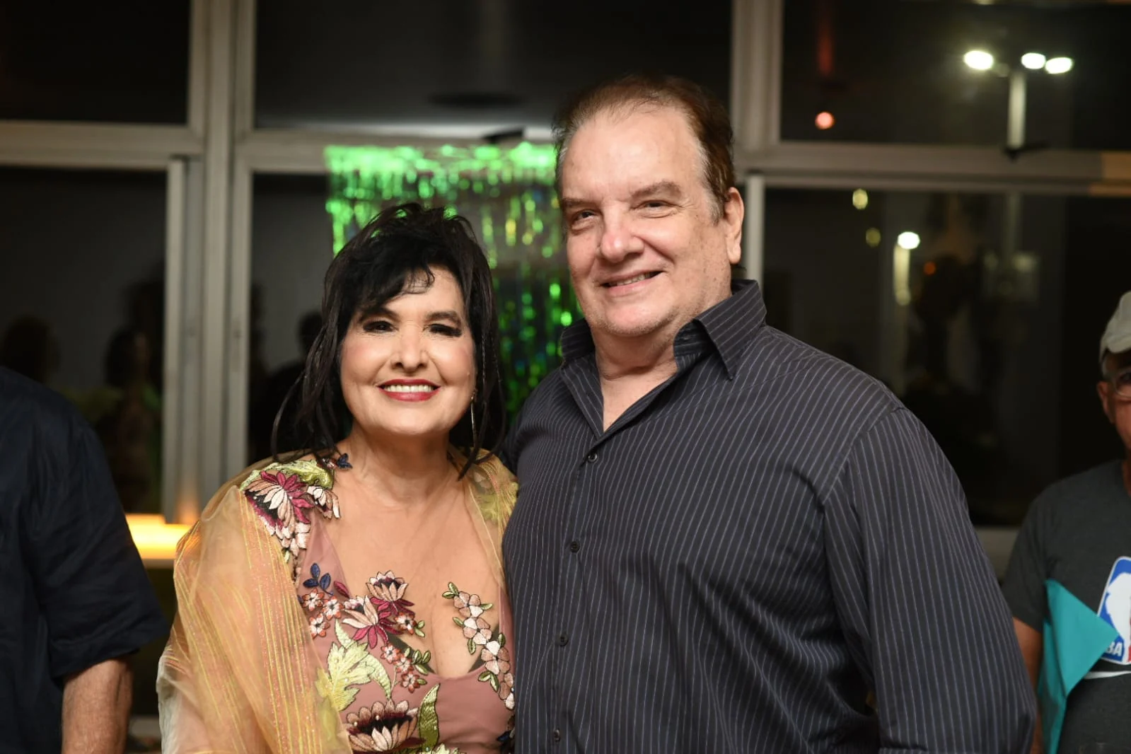 Christine Valença lança vinil e presenteia 80 convidados em Ipanema