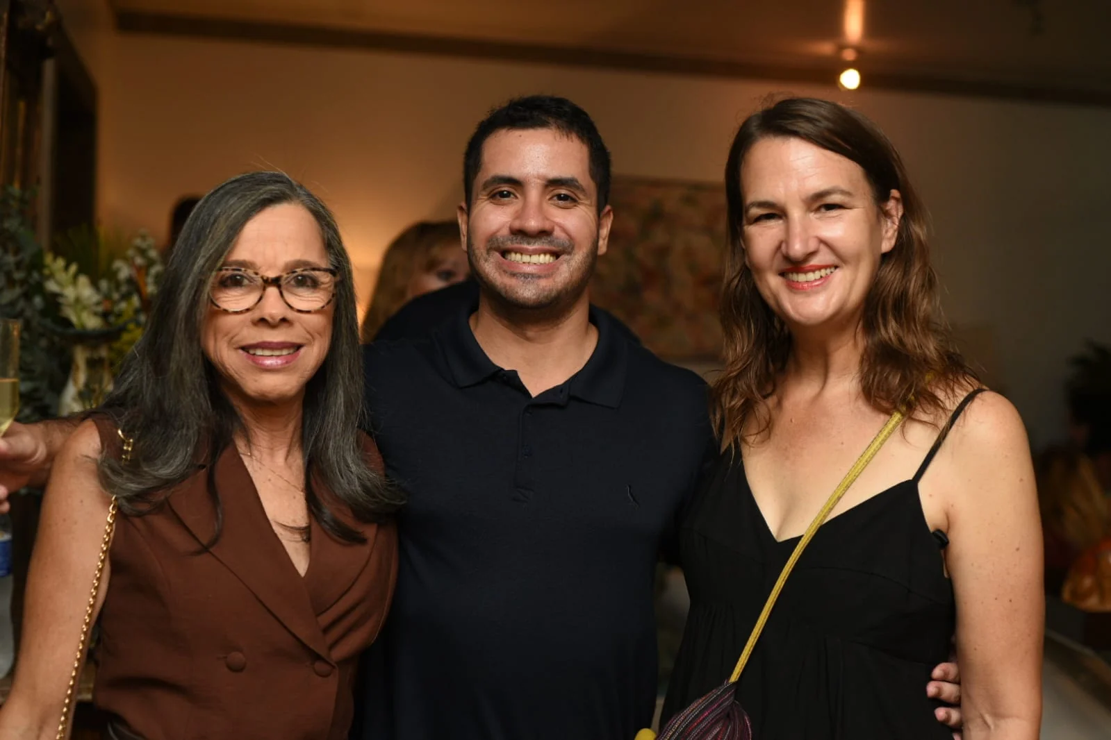 Christine Valença lança vinil e presenteia 80 convidados em Ipanema