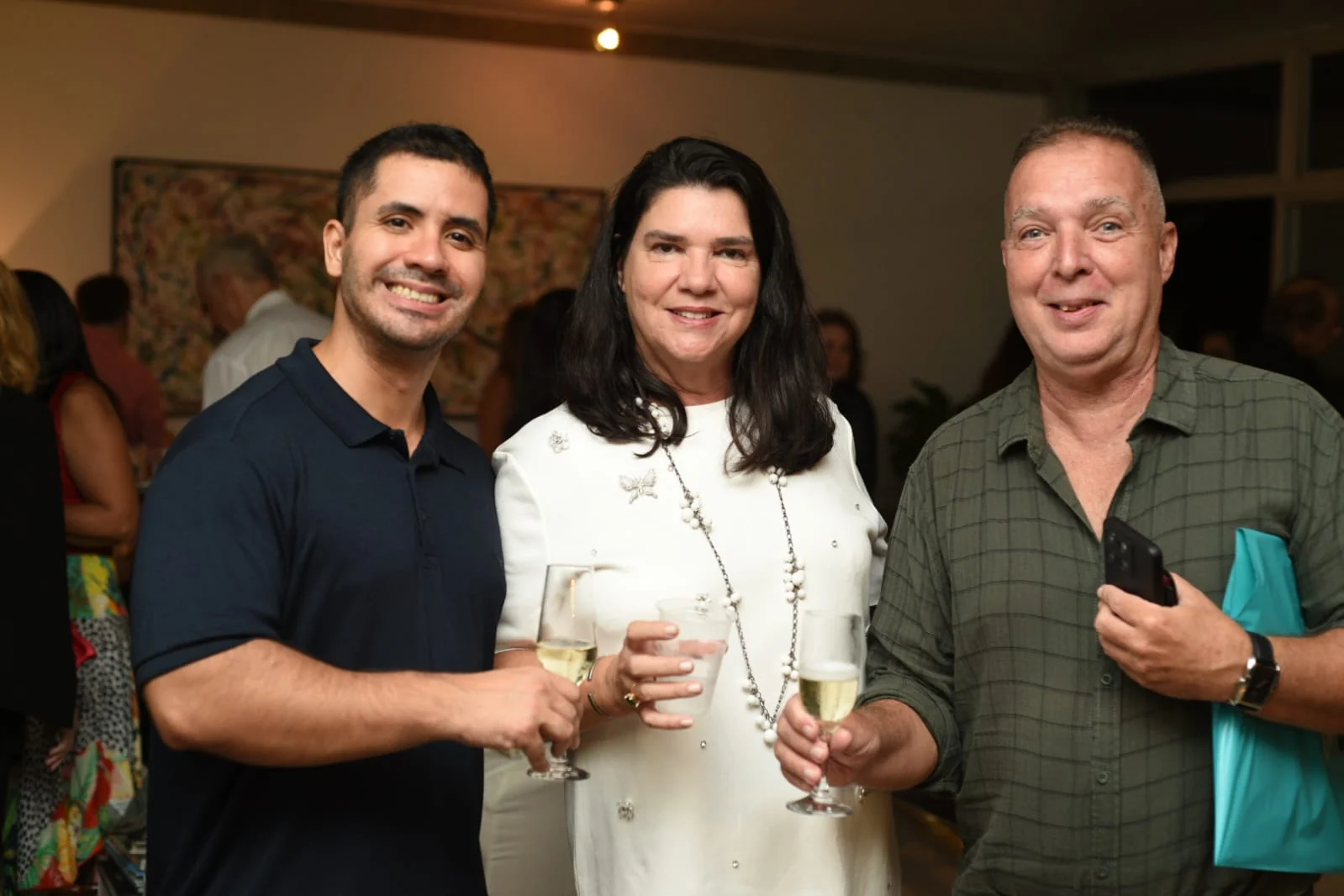 Christine Valença lança vinil e presenteia 80 convidados em Ipanema