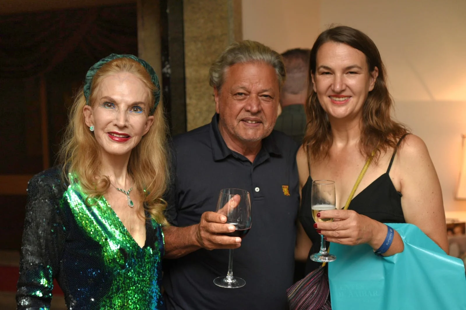 Christine Valença lança vinil e presenteia 80 convidados em Ipanema